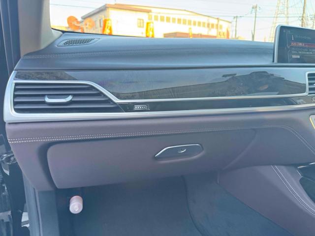 ７シリーズ ７５０Ｌｉ　クリアランスソナー　オートクルーズコントロール　全周囲カメラ　アルミホイール　オートライト　ＡＴ　シートヒーター　シートエアコン　電動格納ミラー　電動リアゲート　ターボ　盗難防止システム　パワーシート（26枚目）
