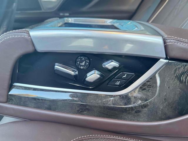 ７シリーズ ７５０Ｌｉ　クリアランスソナー　オートクルーズコントロール　全周囲カメラ　アルミホイール　オートライト　ＡＴ　シートヒーター　シートエアコン　電動格納ミラー　電動リアゲート　ターボ　盗難防止システム　パワーシート（32枚目）