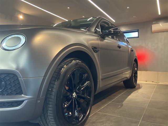 ベンテイガ ベースグレード　ラッピング　マットグレー　ドア内張　６．０ツインターボ　４ＷＤ（6枚目）