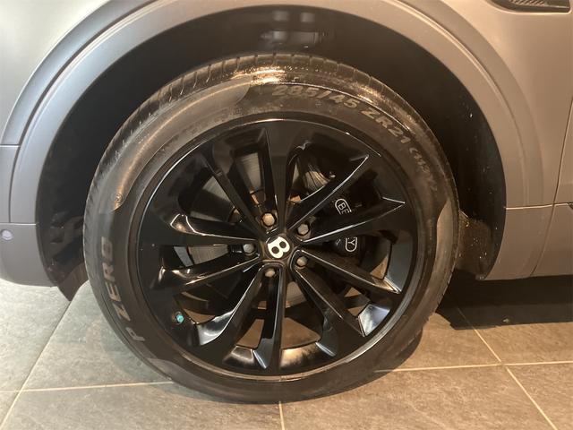 ベンテイガ ベースグレード　ラッピング　マットグレー　ドア内張　６．０ツインターボ　４ＷＤ（12枚目）