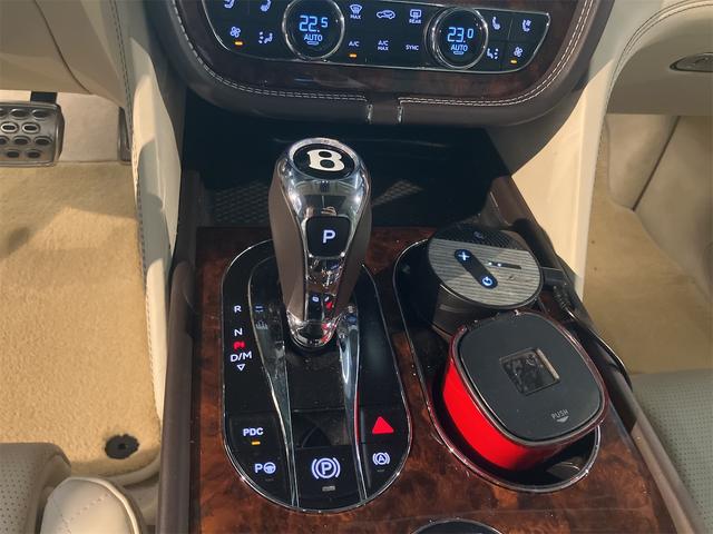 ベンテイガ ベースグレード　ラッピング　マットグレー　ドア内張　６．０ツインターボ　４ＷＤ（15枚目）