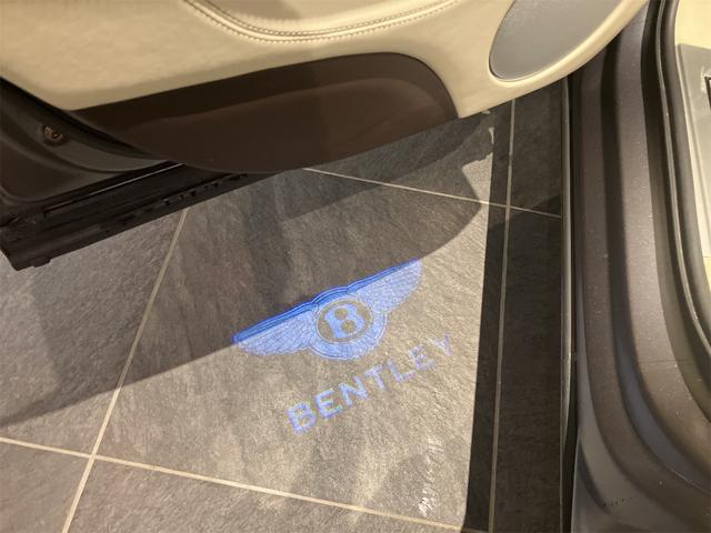 ベンテイガ ベースグレード　ラッピング　マットグレー　ドア内張　６．０ツインターボ　４ＷＤ（23枚目）