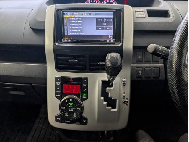 ヴォクシー ＺＳ　７人乗り　パワースライドドア　パドルシフト　走行距離６３，０００Ｋｍ　ＴＶ　純正アルミホイール　スマートキー　エンジンプッシュスタート　オートエアコン（11枚目）