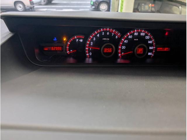 ヴォクシー ＺＳ　７人乗り　パワースライドドア　パドルシフト　走行距離６３，０００Ｋｍ　ＴＶ　純正アルミホイール　スマートキー　エンジンプッシュスタート　オートエアコン（13枚目）