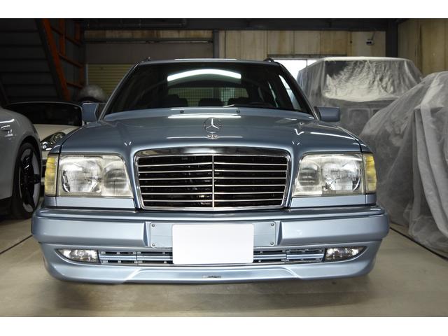 Eクラスステーションワゴン E320ステーションワゴン 正規D車 パールブルー カスタム車両 社外ナビ/地デジ・バックカメラ・ETC(2枚目)