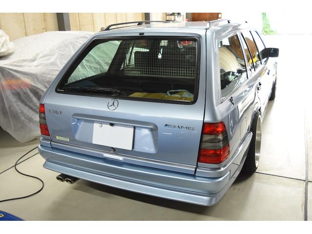 Eクラスステーションワゴン E320ステーションワゴン 正規D車 パールブルー カスタム車両 社外ナビ/地デジ・バックカメラ・ETC(4枚目)