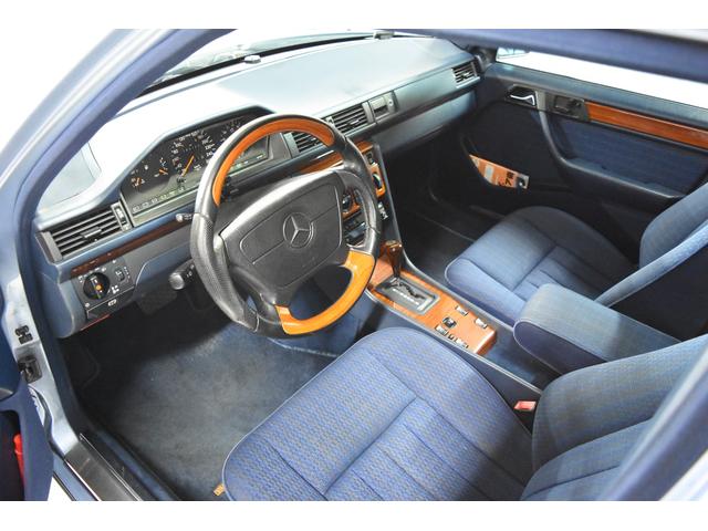 Eクラスステーションワゴン E320ステーションワゴン 正規D車 パールブルー カスタム車両 社外ナビ/地デジ・バックカメラ・ETC(6枚目)