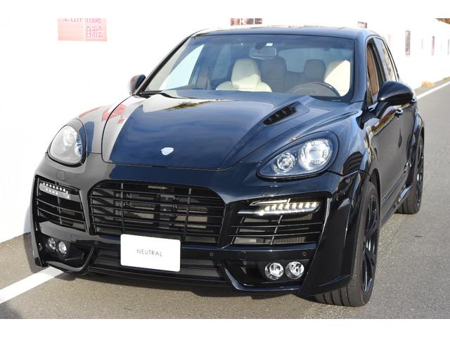 カイエン ターボ　ＴＥＣＨＡＲＴ　ＭＡＧＮＵＭワイドボディ記載変更済み（車幅１９９ｃｍ）　ＦＯＲＧＥＤ２２インチＡＷ　カーボンボンネット（2枚目）