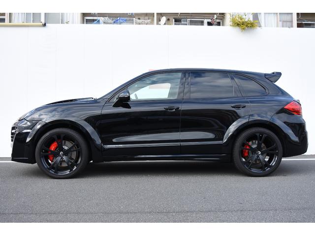 カイエン ターボ　ＴＥＣＨＡＲＴ　ＭＡＧＮＵＭワイドボディ記載変更済み（車幅１９９ｃｍ）　ＦＯＲＧＥＤ２２インチＡＷ　カーボンボンネット（5枚目）