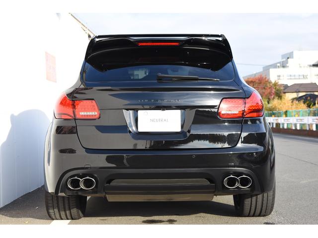 カイエン ターボ　ＴＥＣＨＡＲＴ　ＭＡＧＮＵＭワイドボディ記載変更済み（車幅１９９ｃｍ）　ＦＯＲＧＥＤ２２インチＡＷ　カーボンボンネット（7枚目）