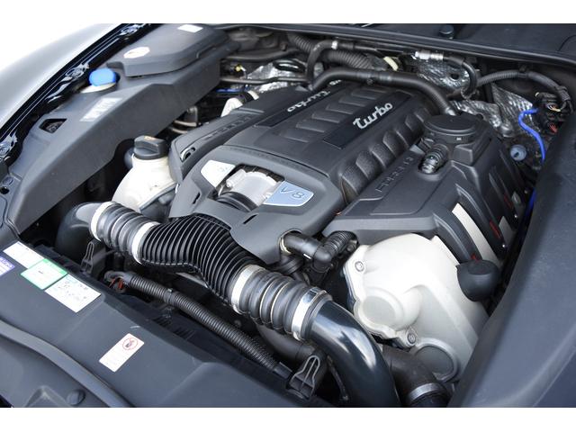 カイエン ターボ　ＴＥＣＨＡＲＴ　ＭＡＧＮＵＭワイドボディ記載変更済み（車幅１９９ｃｍ）　ＦＯＲＧＥＤ２２インチＡＷ　カーボンボンネット（13枚目）