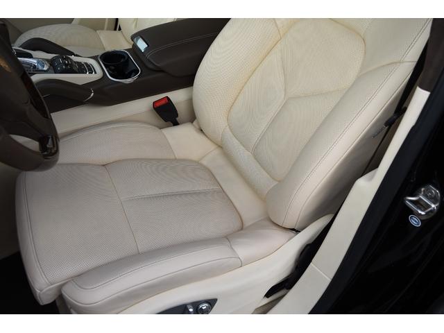 カイエン ターボ　ＴＥＣＨＡＲＴ　ＭＡＧＮＵＭワイドボディ記載変更済み（車幅１９９ｃｍ）　ＦＯＲＧＥＤ２２インチＡＷ　カーボンボンネット（44枚目）