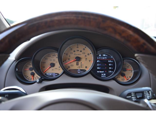 カイエン ターボ　ＴＥＣＨＡＲＴ　ＭＡＧＮＵＭワイドボディ記載変更済み（車幅１９９ｃｍ）　ＦＯＲＧＥＤ２２インチＡＷ　カーボンボンネット（50枚目）