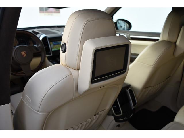 カイエン ターボ　ＴＥＣＨＡＲＴ　ＭＡＧＮＵＭワイドボディ記載変更済み（車幅１９９ｃｍ）　ＦＯＲＧＥＤ２２インチＡＷ　カーボンボンネット（51枚目）