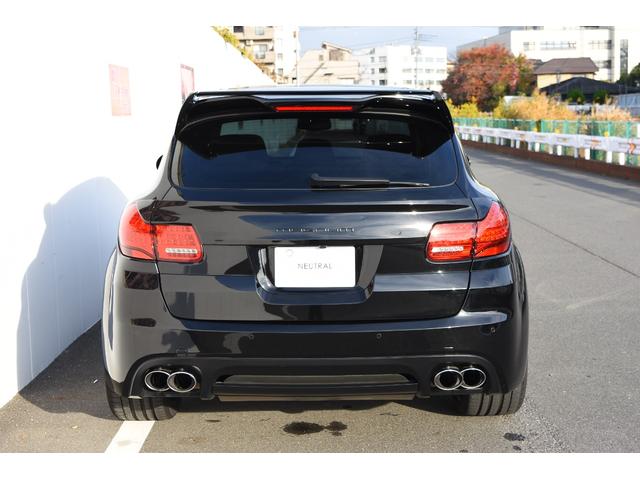 カイエン ターボ　ＴＥＣＨＡＲＴ　ＭＡＧＮＵＭワイドボディ記載変更済み（車幅１９９ｃｍ）　ＦＯＲＧＥＤ２２インチＡＷ　カーボンボンネット（58枚目）