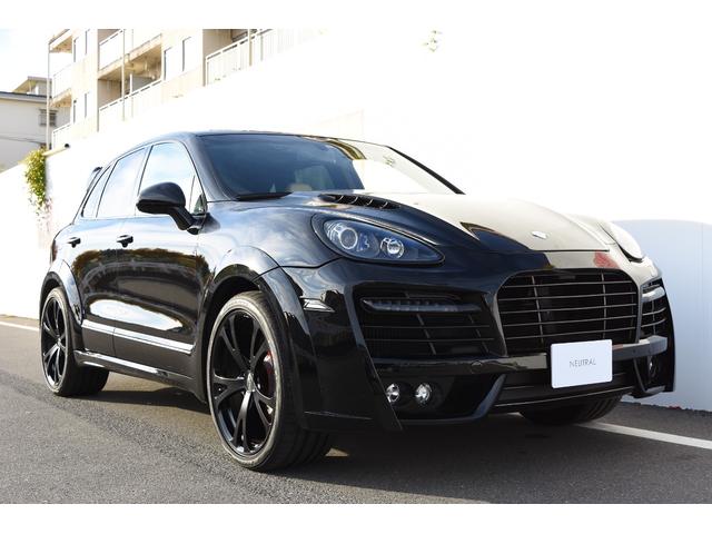 カイエン ターボ　ＴＥＣＨＡＲＴ　ＭＡＧＮＵＭワイドボディ記載変更済み（車幅１９９ｃｍ）　ＦＯＲＧＥＤ２２インチＡＷ　カーボンボンネット（63枚目）