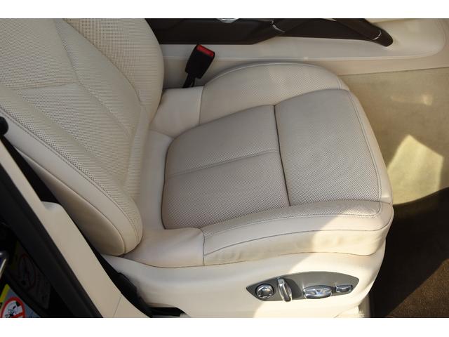 カイエン ターボ　ＴＥＣＨＡＲＴ　ＭＡＧＮＵＭワイドボディ記載変更済み（車幅１９９ｃｍ）　ＦＯＲＧＥＤ２２インチＡＷ　カーボンボンネット（66枚目）