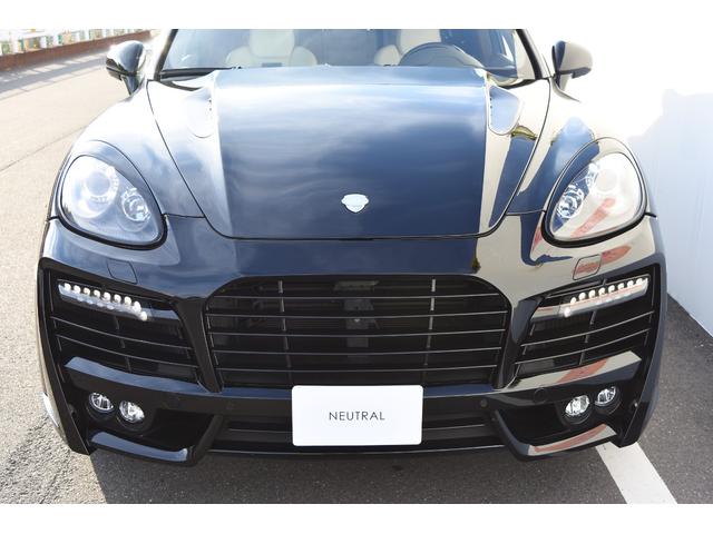 カイエン ターボ　ＴＥＣＨＡＲＴ　ＭＡＧＮＵＭワイドボディ記載変更済み（車幅１９９ｃｍ）　ＦＯＲＧＥＤ２２インチＡＷ　カーボンボンネット（72枚目）