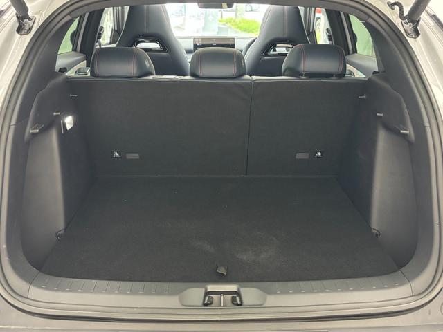 ＡＴＴＯ　３ ベースグレード　アクティブクルーズコントロール　回転式タッチパネル式ナビゲーション　サラウンドビューカメラ　レザーパワーシート　純正１８インチアルミ　デジタルミラー型ドライブレコーダー　ＥＴＣ　ＬＥＤヘッドライト（8枚目）