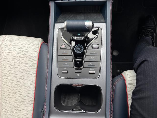 ＡＴＴＯ　３ ベースグレード　アクティブクルーズコントロール　回転式タッチパネル式ナビゲーション　サラウンドビューカメラ　レザーパワーシート　純正１８インチアルミ　デジタルミラー型ドライブレコーダー　ＥＴＣ　ＬＥＤヘッドライト（12枚目）