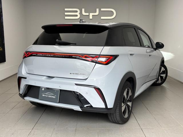 ドルフィン ロングレンジ　回転式モニター　ガラスルーフ　レザーシート　シートヒーター　アクティブクルーズコントロール　ブラインドスポットアシスト　ＬＥＤヘッドライト　幼児置き去り検知システム　ペダル踏み間違い時加速抑制装置（2枚目）