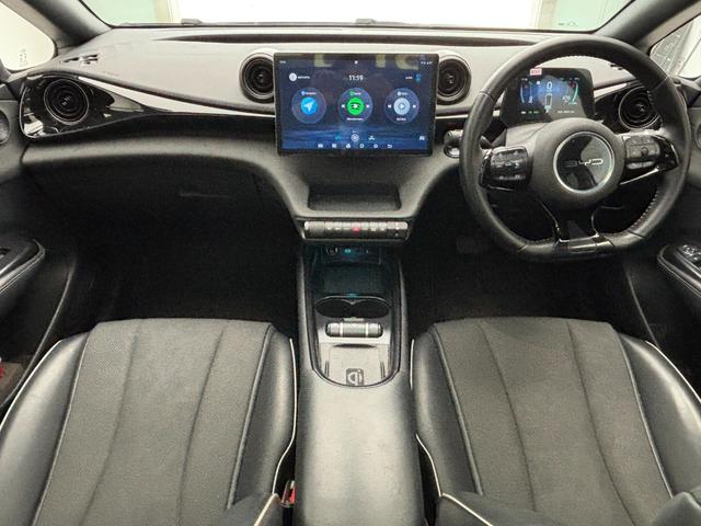 ドルフィン ロングレンジ　回転式モニター　ガラスルーフ　レザーシート　シートヒーター　アクティブクルーズコントロール　ブラインドスポットアシスト　ＬＥＤヘッドライト　幼児置き去り検知システム　ペダル踏み間違い時加速抑制装置（3枚目）