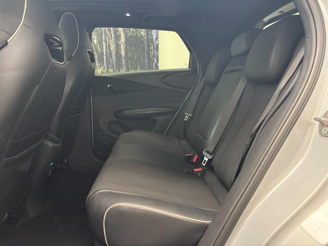 ドルフィン ロングレンジ　回転式モニター　ガラスルーフ　レザーシート　シートヒーター　アクティブクルーズコントロール　ブラインドスポットアシスト　ＬＥＤヘッドライト　幼児置き去り検知システム　ペダル踏み間違い時加速抑制装置（7枚目）