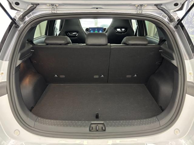 ドルフィン ロングレンジ　回転式モニター　ガラスルーフ　レザーシート　シートヒーター　アクティブクルーズコントロール　ブラインドスポットアシスト　ＬＥＤヘッドライト　幼児置き去り検知システム　ペダル踏み間違い時加速抑制装置（8枚目）