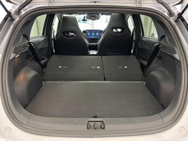 ドルフィン ロングレンジ　回転式モニター　ガラスルーフ　レザーシート　シートヒーター　アクティブクルーズコントロール　ブラインドスポットアシスト　ＬＥＤヘッドライト　幼児置き去り検知システム　ペダル踏み間違い時加速抑制装置（9枚目）