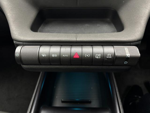 ドルフィン ロングレンジ　回転式モニター　ガラスルーフ　レザーシート　シートヒーター　アクティブクルーズコントロール　ブラインドスポットアシスト　ＬＥＤヘッドライト　幼児置き去り検知システム　ペダル踏み間違い時加速抑制装置（11枚目）