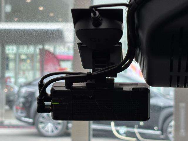 ドルフィン ロングレンジ　回転式モニター　ガラスルーフ　レザーシート　シートヒーター　アクティブクルーズコントロール　ブラインドスポットアシスト　ＬＥＤヘッドライト　幼児置き去り検知システム　ペダル踏み間違い時加速抑制装置（15枚目）