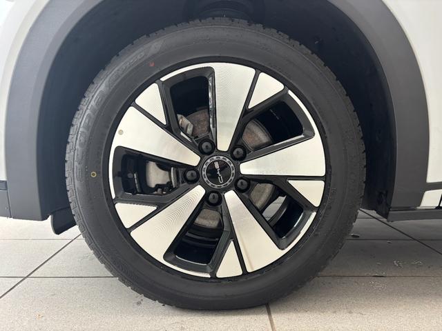 ドルフィン ロングレンジ　回転式モニター　ガラスルーフ　レザーシート　シートヒーター　アクティブクルーズコントロール　ブラインドスポットアシスト　ＬＥＤヘッドライト　幼児置き去り検知システム　ペダル踏み間違い時加速抑制装置（19枚目）