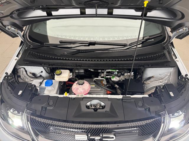 ドルフィン ロングレンジ　回転式モニター　ガラスルーフ　レザーシート　シートヒーター　アクティブクルーズコントロール　ブラインドスポットアシスト　ＬＥＤヘッドライト　幼児置き去り検知システム　ペダル踏み間違い時加速抑制装置（20枚目）