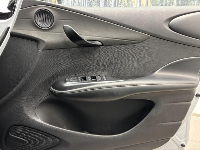 ドルフィン ロングレンジ　回転式モニター　ガラスルーフ　レザーシート　シートヒーター　アクティブクルーズコントロール　ブラインドスポットアシスト　ＬＥＤヘッドライト　幼児置き去り検知システム　ペダル踏み間違い時加速抑制装置（35枚目）