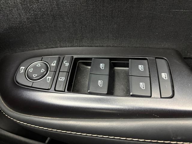 ドルフィン ロングレンジ　回転式モニター　ガラスルーフ　レザーシート　シートヒーター　アクティブクルーズコントロール　ブラインドスポットアシスト　ＬＥＤヘッドライト　幼児置き去り検知システム　ペダル踏み間違い時加速抑制装置（36枚目）