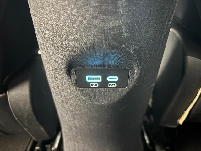 ドルフィン ロングレンジ　回転式モニター　ガラスルーフ　レザーシート　シートヒーター　アクティブクルーズコントロール　ブラインドスポットアシスト　ＬＥＤヘッドライト　幼児置き去り検知システム　ペダル踏み間違い時加速抑制装置（42枚目）