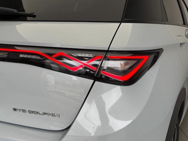 ドルフィン ロングレンジ　回転式モニター　ガラスルーフ　レザーシート　シートヒーター　アクティブクルーズコントロール　ブラインドスポットアシスト　ＬＥＤヘッドライト　幼児置き去り検知システム　ペダル踏み間違い時加速抑制装置（47枚目）
