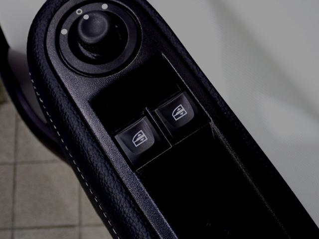 トゥインゴ インテンス　キャンバストップ　新ｓｙ保証継承　ハーフレザーシート　シートヒーター　レザーステアリング　バックカメラ　バックソナー　リアフォグランプ　クルーズコントロール　純正ディスプレイオーディオ　純正アルミホイール（41枚目）