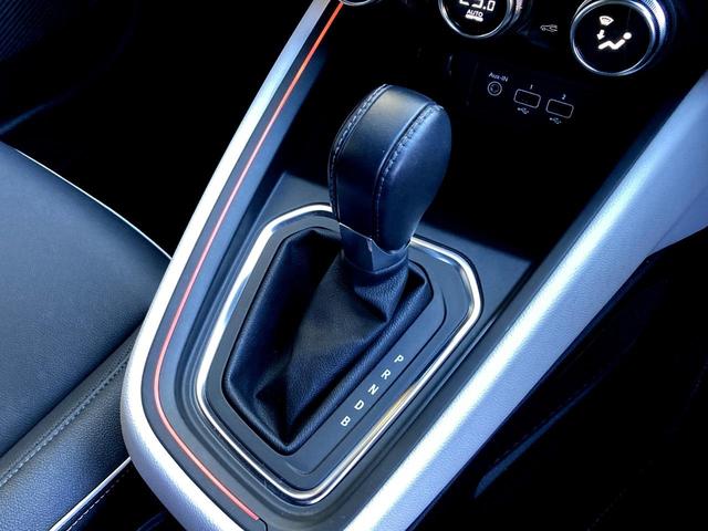 ルーテシア Ｅ－テックフルハイブリッド　レザーパック　新車保証継承　認定中古車保証　１オーナー　レザーシート　シートヒーター　ステアリングヒーター　ＥＴＣ　ドラレコ前後　バックカメラ　スペアキー（16枚目）