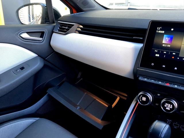 ルーテシア Ｅ－テックフルハイブリッド　レザーパック　新車保証継承　認定中古車保証　１オーナー　レザーシート　シートヒーター　ステアリングヒーター　ＥＴＣ　ドラレコ前後　バックカメラ　スペアキー（51枚目）