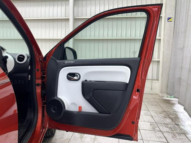 トゥインゴ ＥＤＣ　キャンバストップ　認定中古車保証　禁煙車　ＥＴＣ　バックカメラ　純正アルミホイール　純正ディスプレイオーディオ（42枚目）