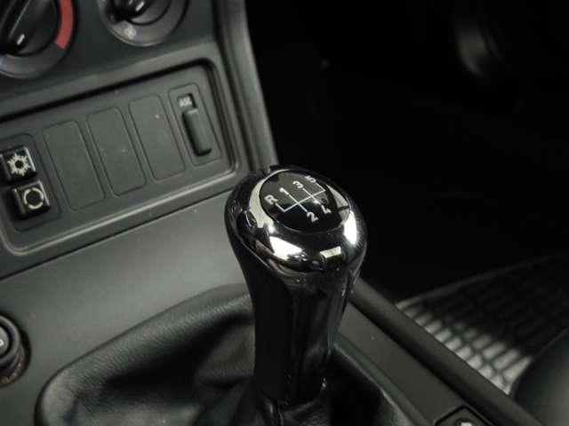 Ｚ３ロードスター ベースグレード　左ハンドル　５速マニュアル　ベージュ幌　ダークグリーン　記録簿　パワーシート　アルミホイール　キーレスキー　禁煙車　正規輸入車（6枚目）