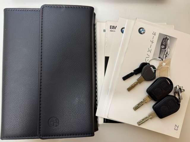 Ｚ３ロードスター ベースグレード　左ハンドル　５速マニュアル　ベージュ幌　ダークグリーン　記録簿　パワーシート　アルミホイール　キーレスキー　禁煙車　正規輸入車（7枚目）