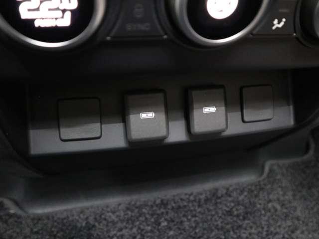 ディフェンダー 75thリミテッドエディション☆禁煙車☆外装色グラスミアグリーン☆ファブリックルーフ☆TVキャンセラー☆エアサスペンション☆ヘッドアップディスプレイ(24枚目)