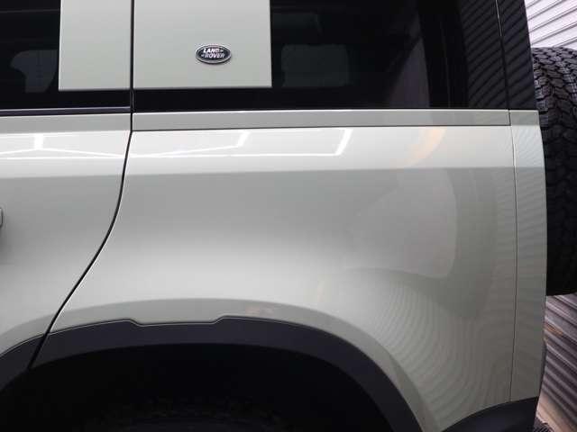 ディフェンダー 75thリミテッドエディション☆禁煙車☆外装色グラスミアグリーン☆ファブリックルーフ☆TVキャンセラー☆エアサスペンション☆ヘッドアップディスプレイ(25枚目)