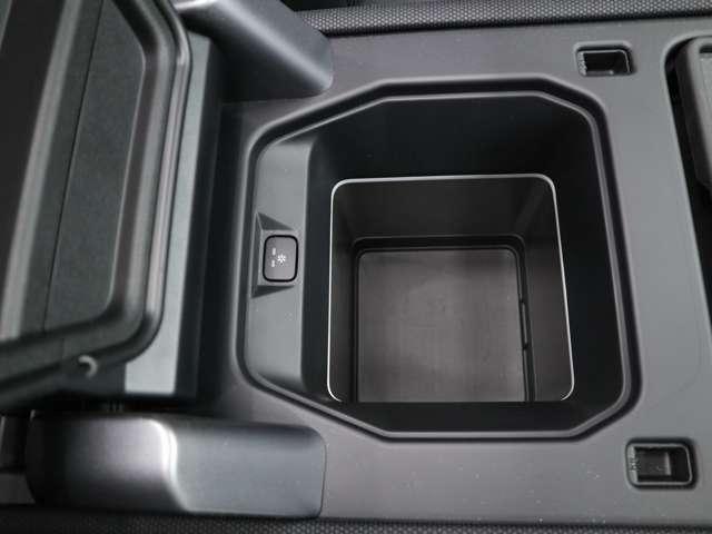 ディフェンダー 75thリミテッドエディション☆禁煙車☆外装色グラスミアグリーン☆ファブリックルーフ☆TVキャンセラー☆エアサスペンション☆ヘッドアップディスプレイ(64枚目)