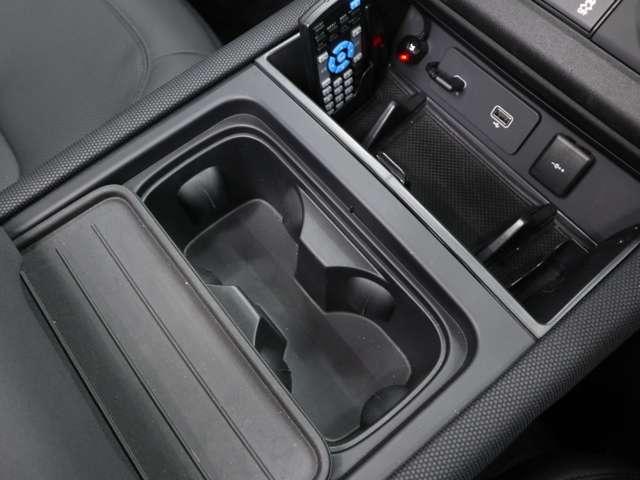 ディフェンダー 75thリミテッドエディション☆禁煙車☆外装色グラスミアグリーン☆ファブリックルーフ☆TVキャンセラー☆エアサスペンション☆ヘッドアップディスプレイ(69枚目)