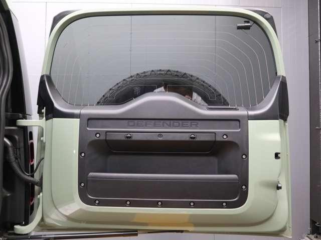 ディフェンダー 75thリミテッドエディション☆禁煙車☆外装色グラスミアグリーン☆ファブリックルーフ☆TVキャンセラー☆エアサスペンション☆ヘッドアップディスプレイ(72枚目)