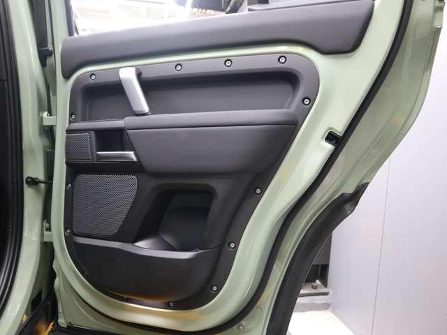 ディフェンダー 75thリミテッドエディション☆禁煙車☆外装色グラスミアグリーン☆ファブリックルーフ☆TVキャンセラー☆エアサスペンション☆ヘッドアップディスプレイ(73枚目)