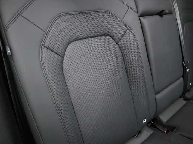 ディフェンダー 75thリミテッドエディション☆禁煙車☆外装色グラスミアグリーン☆ファブリックルーフ☆TVキャンセラー☆エアサスペンション☆ヘッドアップディスプレイ(79枚目)